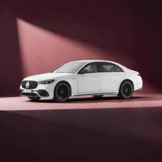 Mercedes-AMG S 63 E Performance opalith white 1:18 NZG