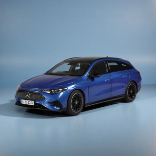 Mercedes-Benz CLA Shooting Brake EQ clear blue 1:18 NZG