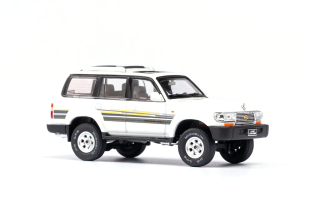 Toyota Land Cruiser LC80 pearl white general 1:64 KengFai