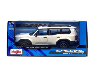 Toyota Land Cruiser 2024 white 1:24 Maisto