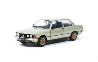 BMW 323I 1980 green metallic 1:18 Solido