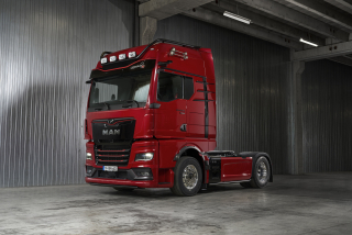 MAN TGX Individual Lion S 2025 red 1:24 Solido