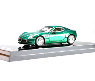 Alfa Romeo 8C Competizione 2008 green 1:64 Motorhelix