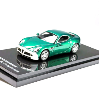 Alfa Romeo 8C Competizione 2008 green/white 1:64 Motorhelix