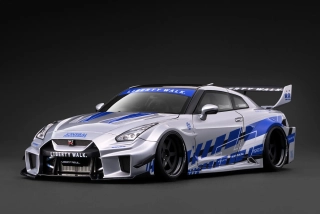 LB-Silhouette Works GT Nissan 35GT-RR silver 1:18 Ignition Model