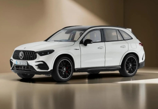 Mercedes-AMG GLC 63 opalith white 1:18 NZG
