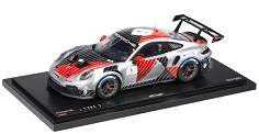 Porsche 911 Cup 992.2 #1 Porsche Track Experience 1:18 Porsche Dealer edition