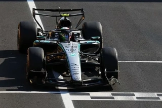 Mercedes-AMG Petronas W17 #12 K.Antonelli Winner Italian GP 2026 with Pilot Figurine + Pit Board 1:18 Spark