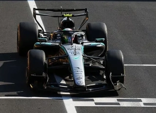 Mercedes-AMG Petronas W17 #12 K.Antonelli Winner Italian GP 2026 with Pilot Figurine + Pit Board 1:43 Spark