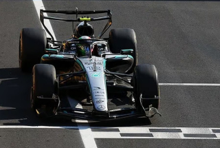 Mercedes-AMG Petronas F1 W17 #12 K.Antonelli Winner Italian GP 2026 with Pilot Figurine + Pit Boards 1:64 Spark