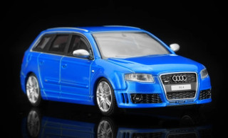 Audi A4 RS4 B7 Avant Station Wagon 2005 sprint blue pearl 1:64 Motorhelix