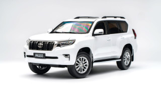 Toyota Land Cruiser Prado LHD white 1:18 Sun Star
