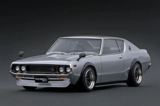 Nissan Skyline 2000 GT-R KPGC110 silver 1:18 Ignition Model