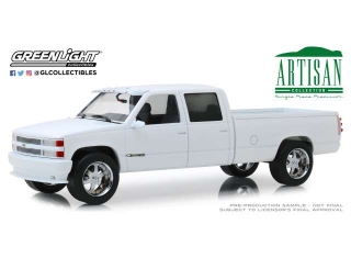 Chevrolet 3500 Crew Cab Silverado Olympic white 1:18 Greenlight