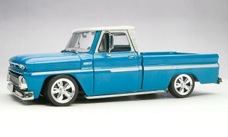 Chevrolet C-10 Stepside Pick Up Low Rider 1965 blue metallic 1:18 Sun Star
