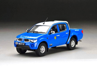 Mitsubishi L200 Pick-Up *Macau Police* blue/white roof 1:43 Vitesse