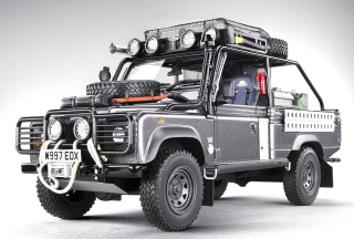 Land Rover Defender 90 Pick-Up 2001 *Lara Croft Tomb Raider - A.Jolie* 1:18 Kyosho