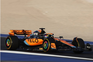 McLaren F1 Team MCL60 #81 O.Piastri Winner Sprint Race Qatar GP 2023 1:18 Minichamps 